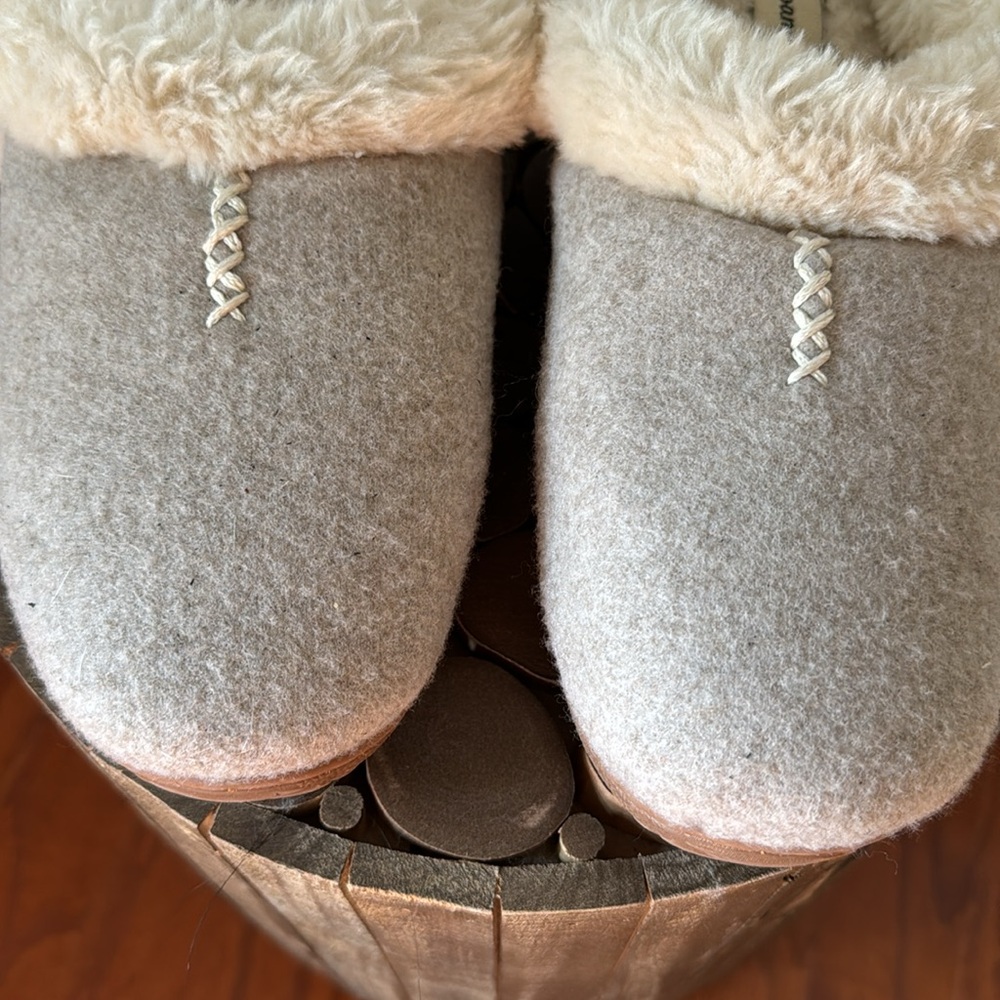 Dearfoam Women’s Memory Foam Slippers (Large) - image 2